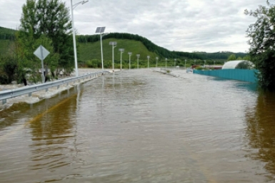 Вода на дороге: перекрыт основной въезд в Сковородино Администрация г. Сковородино