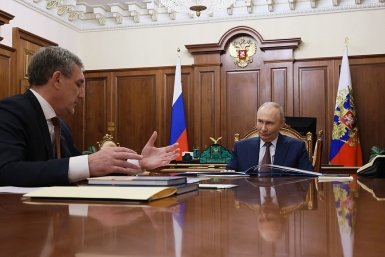 Президент Путин выслушал доклад губернтора Амурской области об итогах работы за 2025 год Kremlin.ru