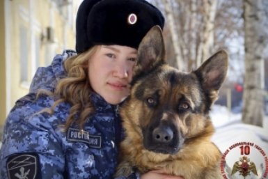 Младший сержант полиции Дарья Ковенкуй и немецкая овчарка Сит Росгвардия