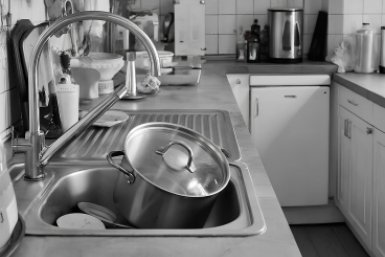 1 минута на плите — и нагар отваливается сам: эта жижа работает лучше дорогущих средств