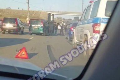 С места ДТП стоп-кадр из видео в телеграм-канале (18+) https://t.me/svodka25