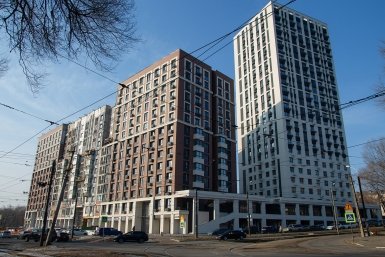 Точечная застройка, высотка, дом, жилье, квартира, окна, Кировский район, дорога, перекресток, трамвайные пути, автомобиль, автотранспорт, парковка Юлия Матреницкая, ИА AmurMedia.ru