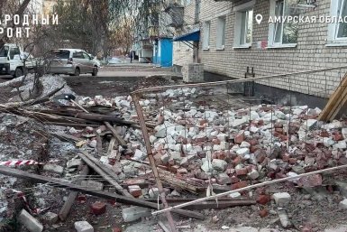 Крыша многоквартирного дома на улице Нагорной не выдержала тяжести снега скриншот видео: Амурское региональное отделение Народного фронта