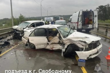 Жесткое ДТП на трассе: погиб один из водителей - лобовое под Свободным