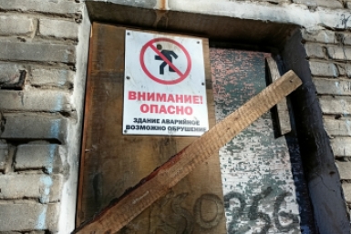 В Приамурье семьи с детьми ютятся в опасном бараке
