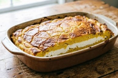 Нежная запеканка "Кукурузная" с творогом и сметаной — без сахара