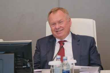 Андрей Костин посоветовал хранить деньги на депозитах