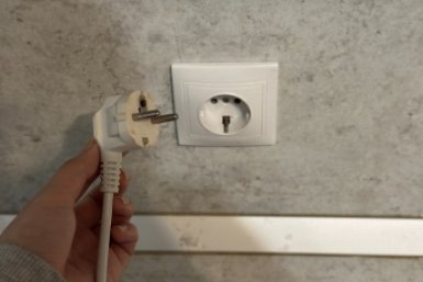 2 капли - и розетки с проводами сверкают от чистоты: ни пыли, ни жира, ни желтизны - трюк для идеального дома