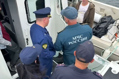 В акватории Владивостока силовики массово проверяют маломерные суда Скриншот из видео в ТГ-канале (16+) Приморской транспортной прокуратуры