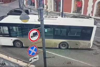 Автобус попал в ДТП на центральной улице Владивостока Пресс-служба ЦОДД