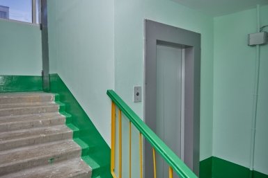 Штраф за самодеятельность в подъезде — эксперты о наказании за картины и цветы
