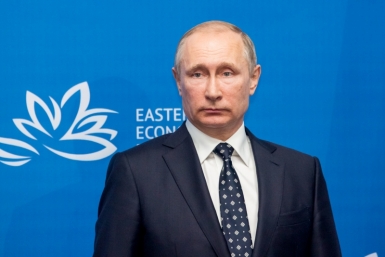 Путин подписал указ о поддержке учителей: после 25 лет дадут "Ветерана труда"
