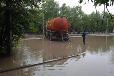 Откачка воды канал в МАХ (12+) мэрии Читы