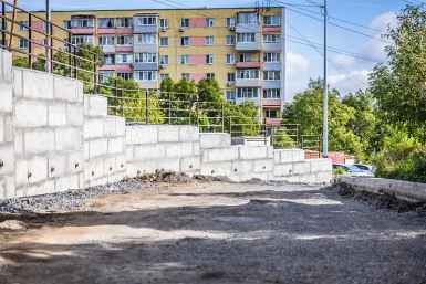 Подпорную стену длиной более 200 метров возводят на Кипарисовой во Владивостоке Администрация Владивостока