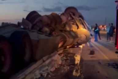 Грузовик перевернулся под Благовещенском - водитель погиб