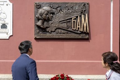 На вокзале Владивостока увековечили память первопроходцев БАМа Максим Долбнин, Администрация Владивостока