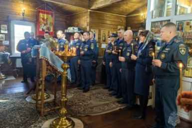Сотрудники МЧС Забайкалья почтили память бывшего главы ведомства и Героя России Зиничева ГУ МЧС России по Забайкалью