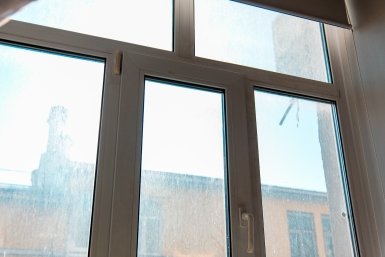 Вместо третьего стекла: утепляю окна за 1 час — просто, дёшево и без замены рам