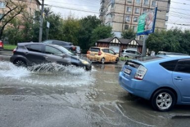 Город затопило после ливня ИА PrimaMedia