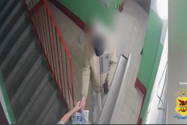 Момент передачи денег Кадр из видео