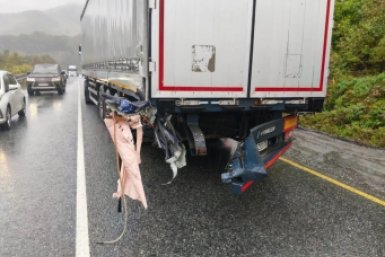 КаМАЗ с прицепом выехал на встречку и врезался в Subaru в Приморье пресс-служба УМВД России по Приморскому краю