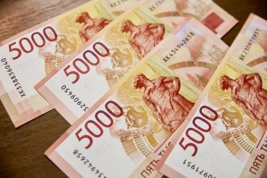 Считаем чужие деньги: выясните, сколько нулей было у Макса на карте до премии