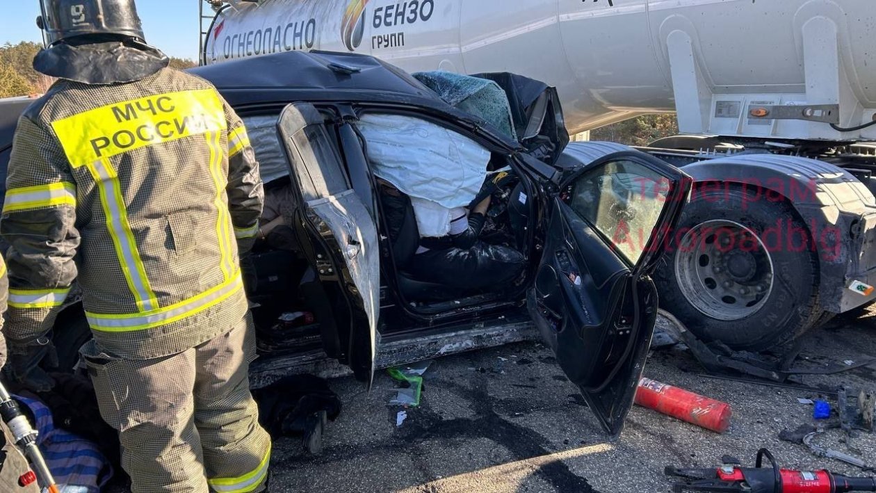 В Шимановском округе кроссовер столкнулся с бензовозом: погибли четверо телеграм-канал &quotAutoroadblg&quot (18+)