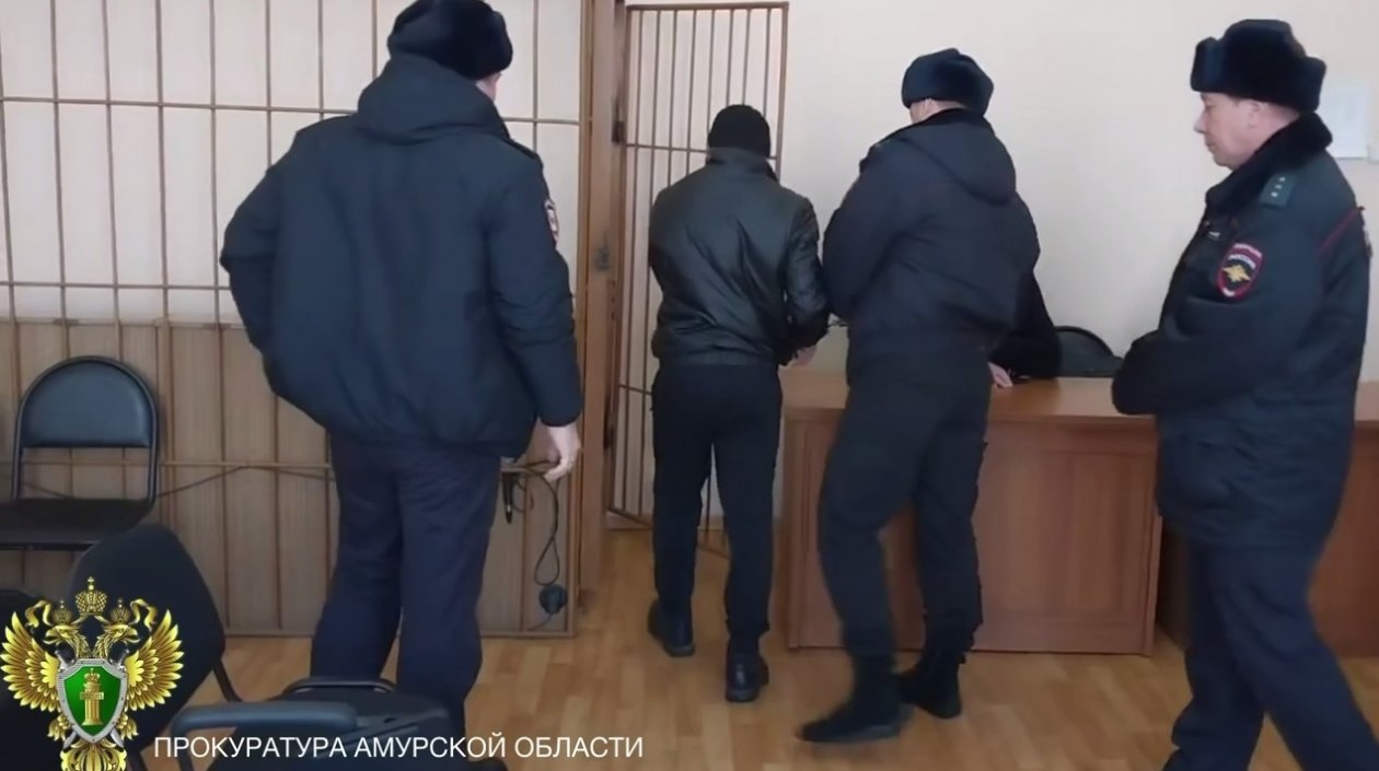 Экс-полицейский приговорен к 6 годам колонии строгого режима скриншот видео - прокуратура Амурской области