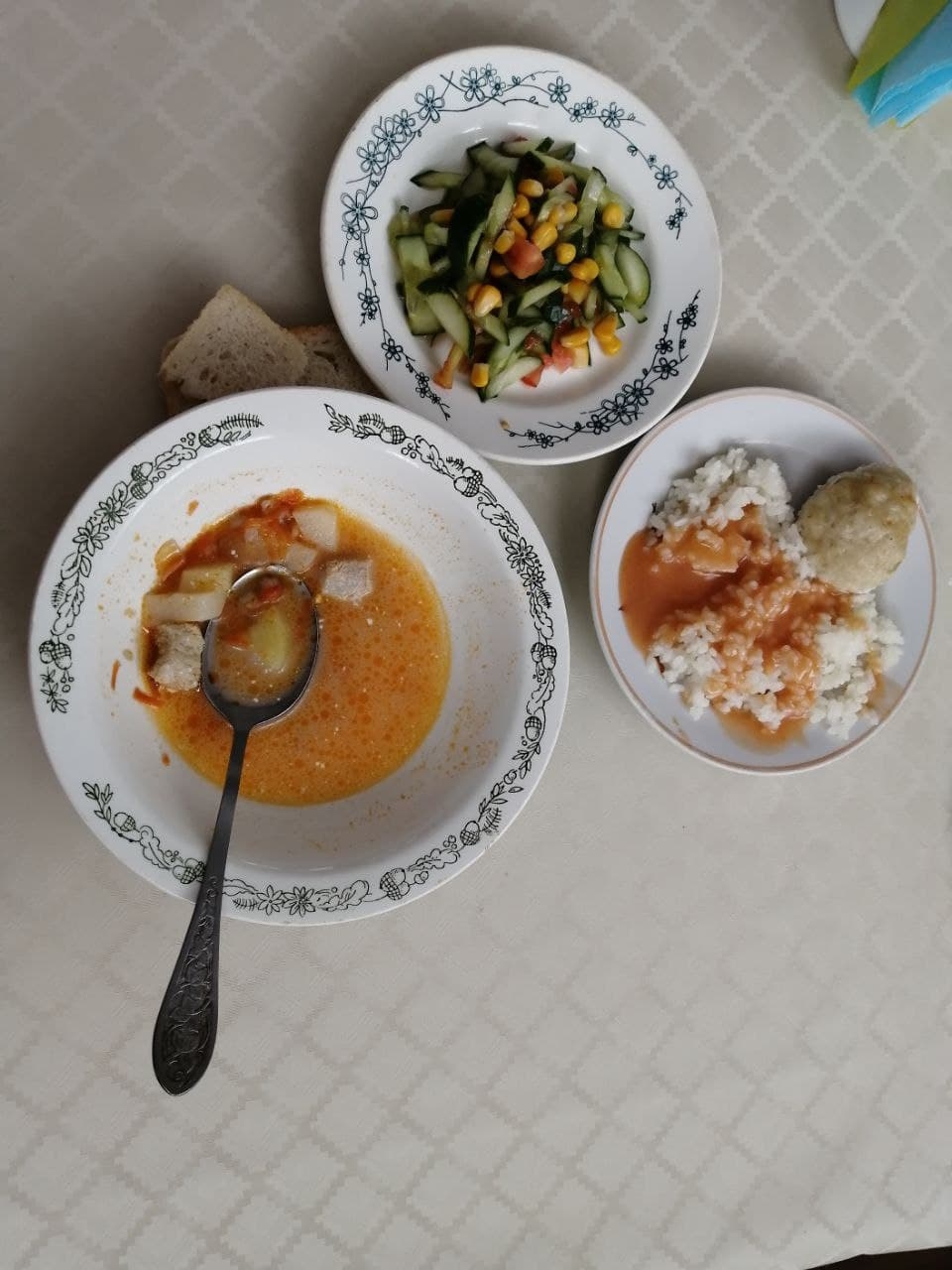 Еда в школьной столовой Абрамченко Анета