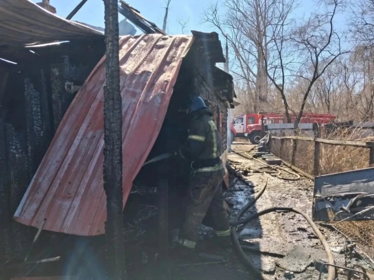 Мать с ребенком чудом спаслись в Белогорске МЧС России по Амурской области