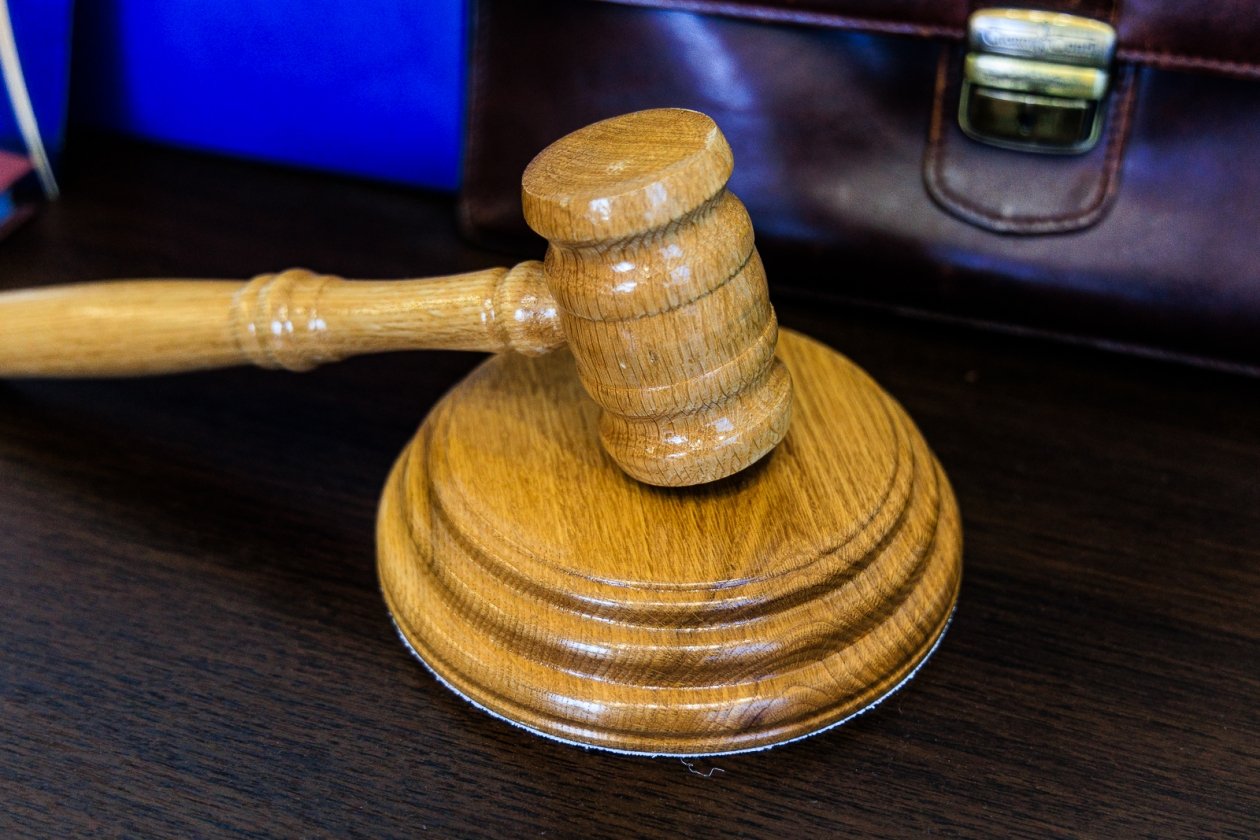 Суд, молоток, судья Евгений  Кулешов, ИА PrimaMedia.ru