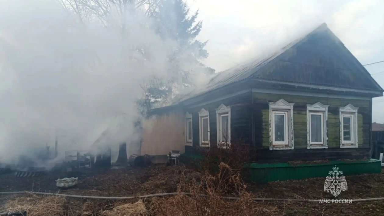 Огнеборцы потушили пожар на 75 кв. метрах ГУ МЧС России по Амурской области