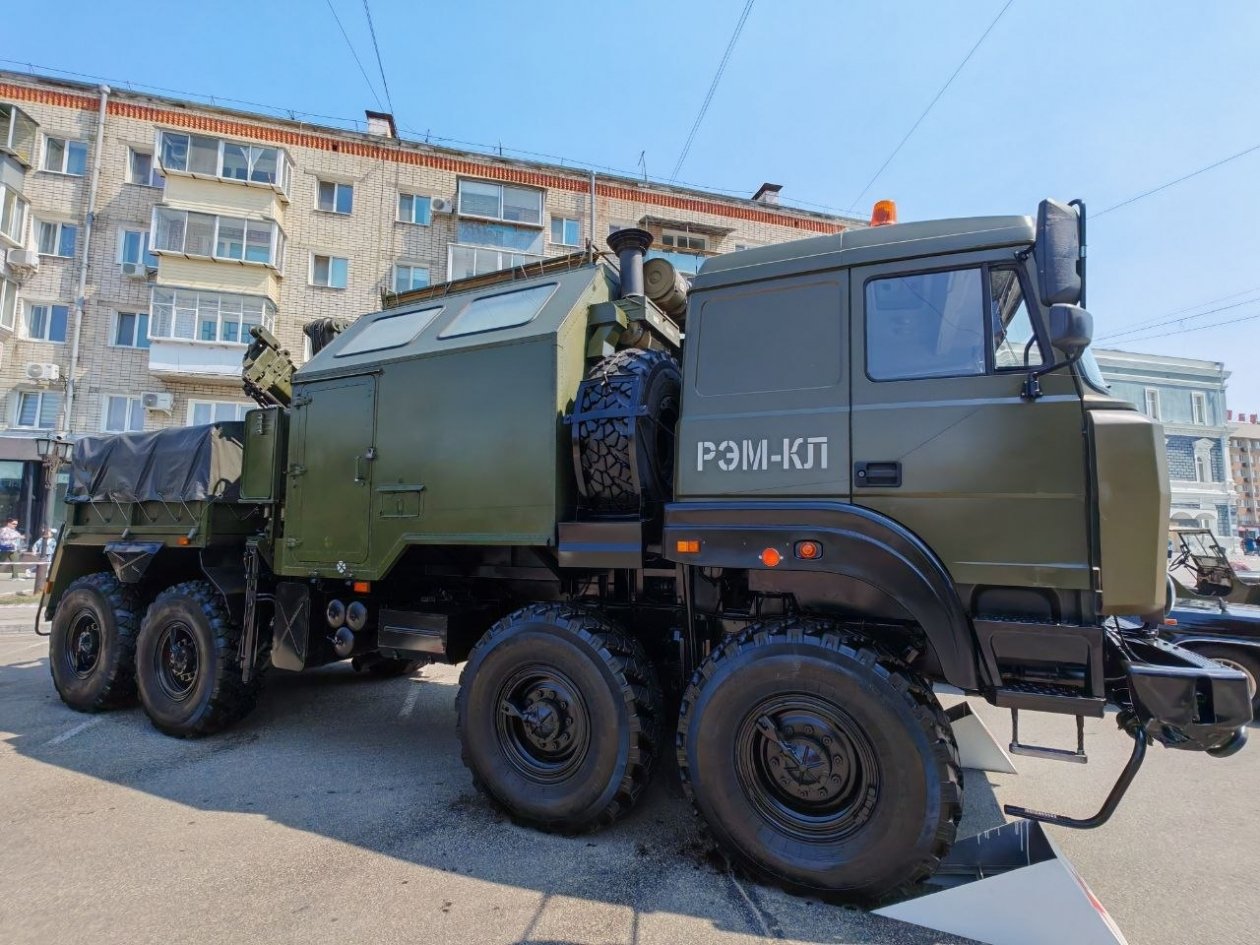 Музей под открытым небом развернулся на улице Островского Юлия Ожегова, ИА PriamurMedia