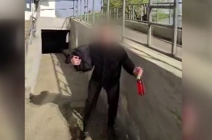 В Благовещенске инспектор ДПС по горячим следам задержал мужчину, ограбившего пенсионерку на улице МВД-Медиа