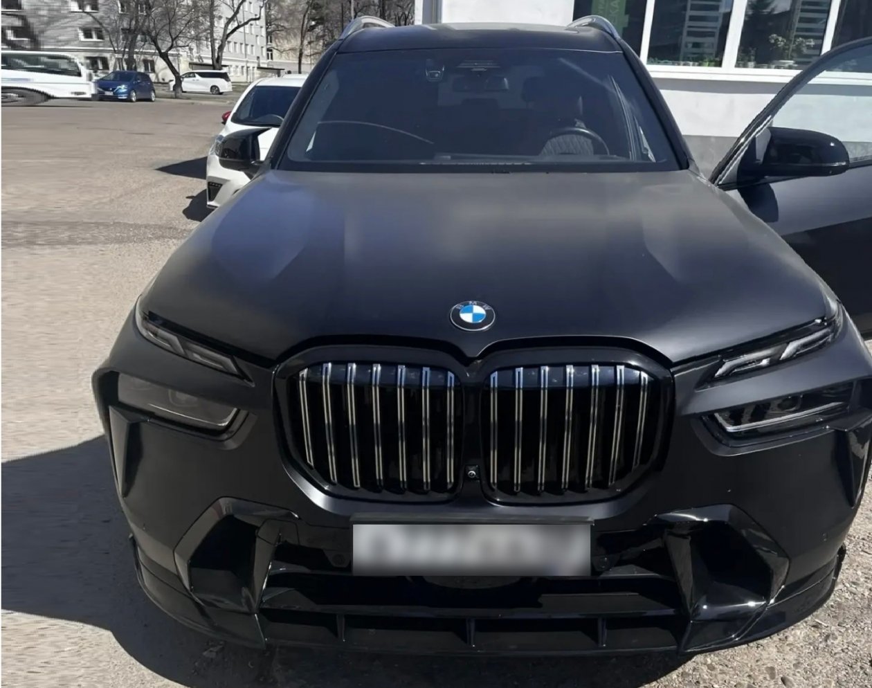 Элитного BMW X7 лишился амурчанин за долги перед банком пресс-служба УФССП России по Амурской области