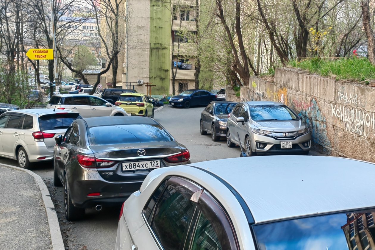 парковка, парковки во дворах, Дмитрий Осипчук, ИА PrimaMedia.ru