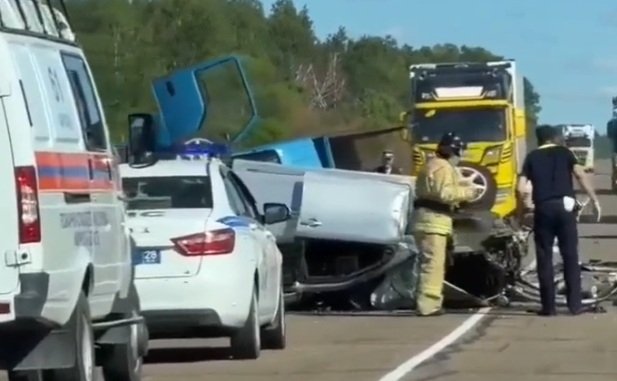Серьезная авария на участке ФАД &quotАмур&quot между Архарой и Заречным скриншот видео: телеграм-канал &quotДПС контроль Благовещенск&quot (18+)