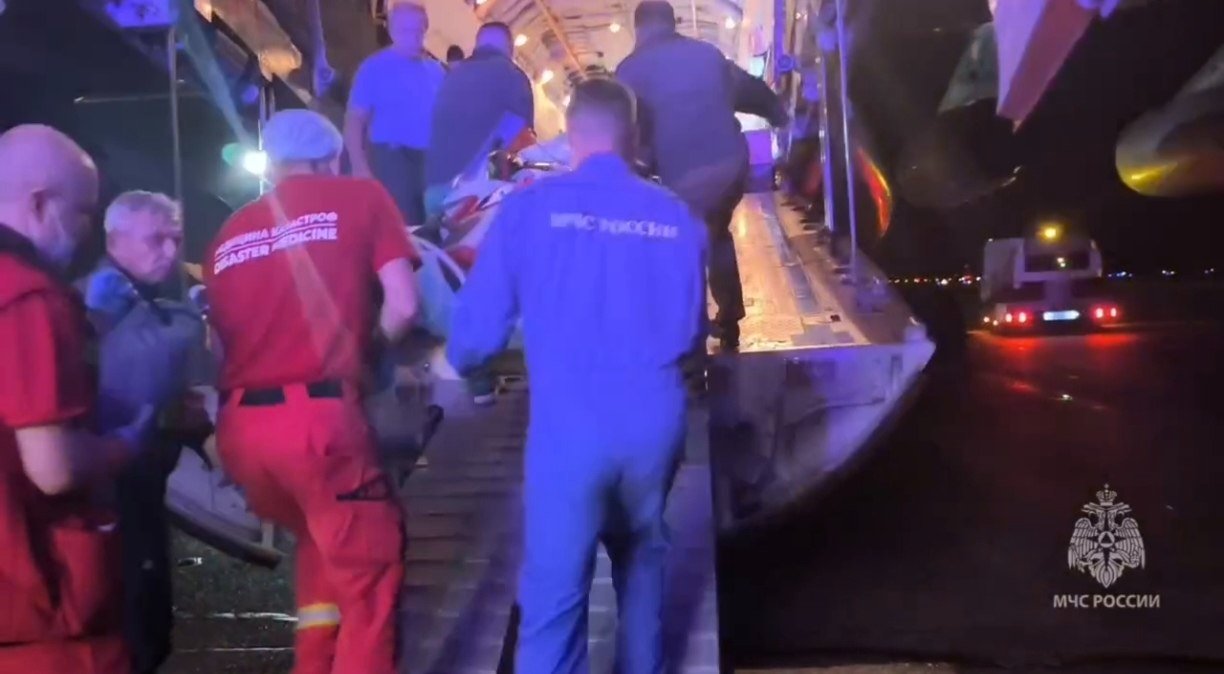Спецсамолет МЧС доставит пострадавших из Приамурья в Москву
