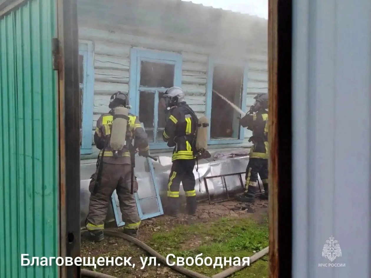 В Благовещенске горела комната в частном доме на улице Свободной