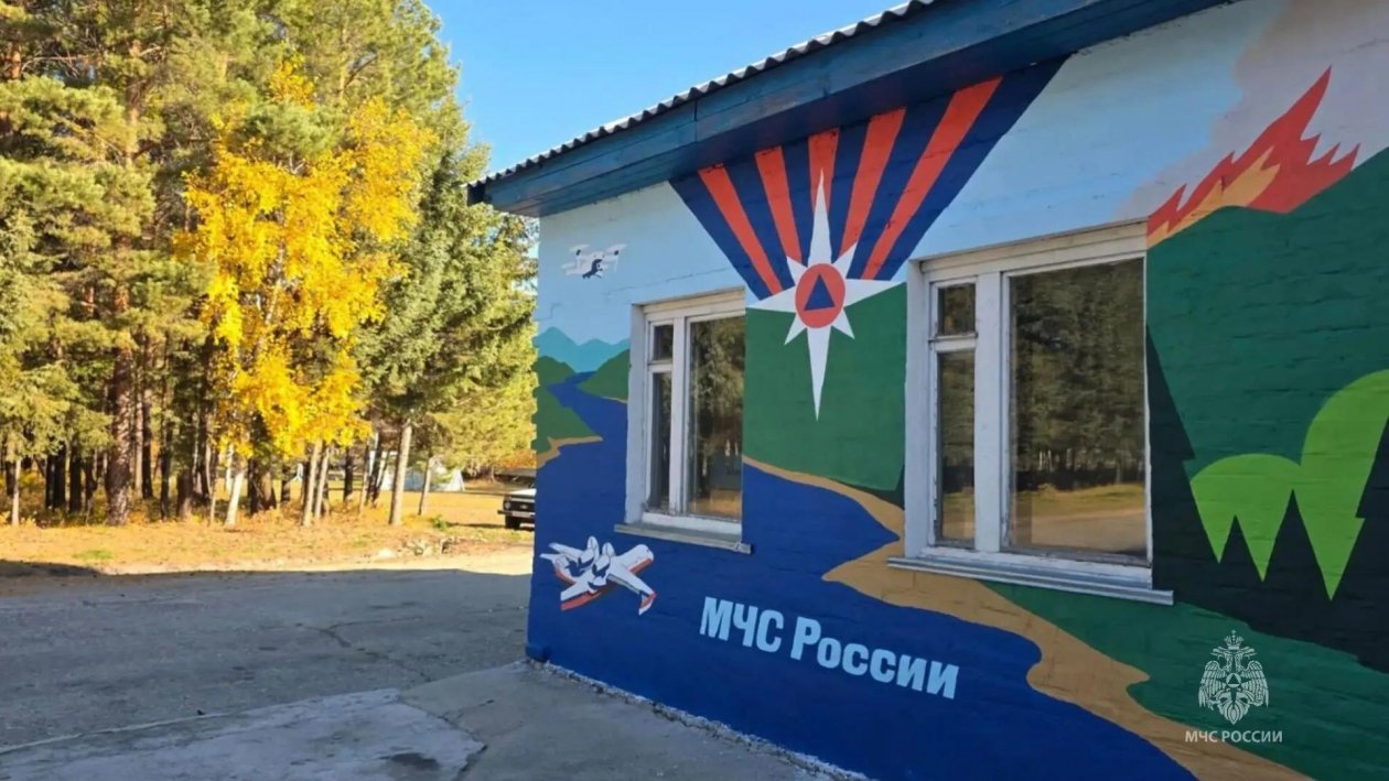 На стене пожарной части появился яркий мурал