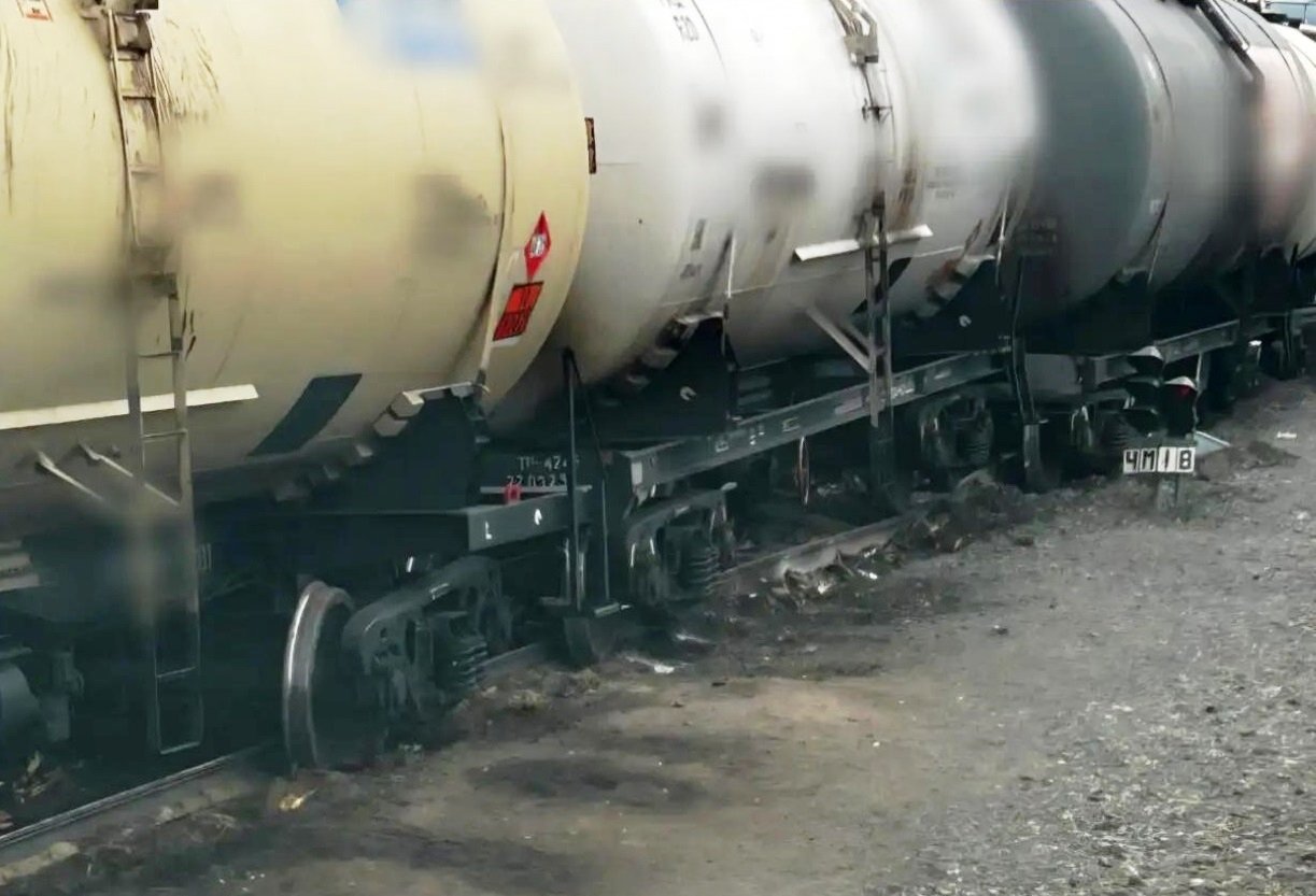 Девять вагонов сошли с рельсов в Приамурье из-за халатности мастера — СК