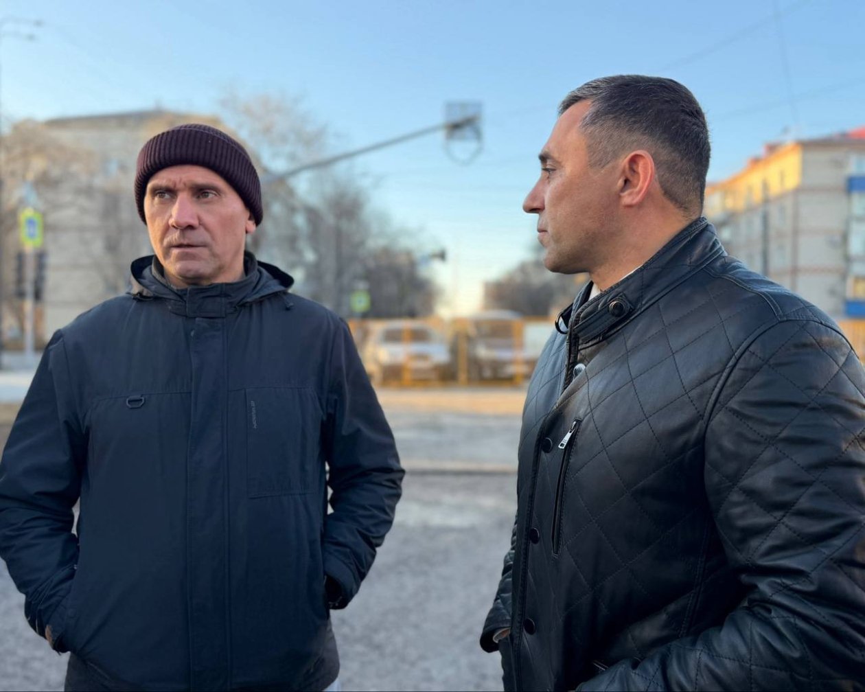 Подрядчик задерживает завершение ремонта перекрестка в Благовещенске