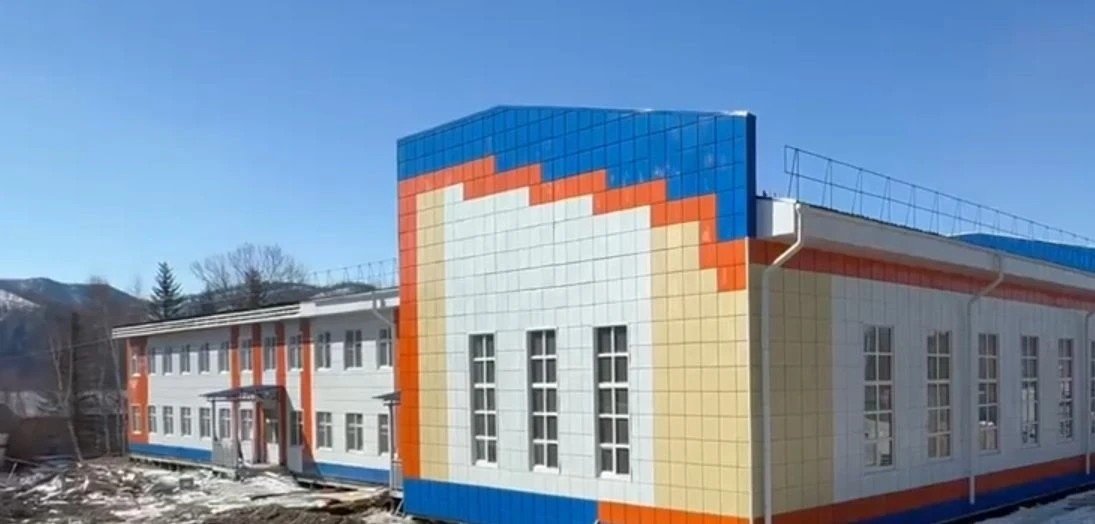 Готовность строящейся школы в Экимчане - 89% правительство Амурской области