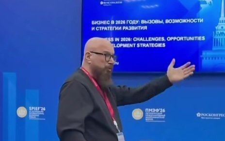 Председатель Общероссийского движения предпринимателей Андрей Ковалев устроил скандал на ПМЭФ-2026 (16+) скрин с видео с соцсетей