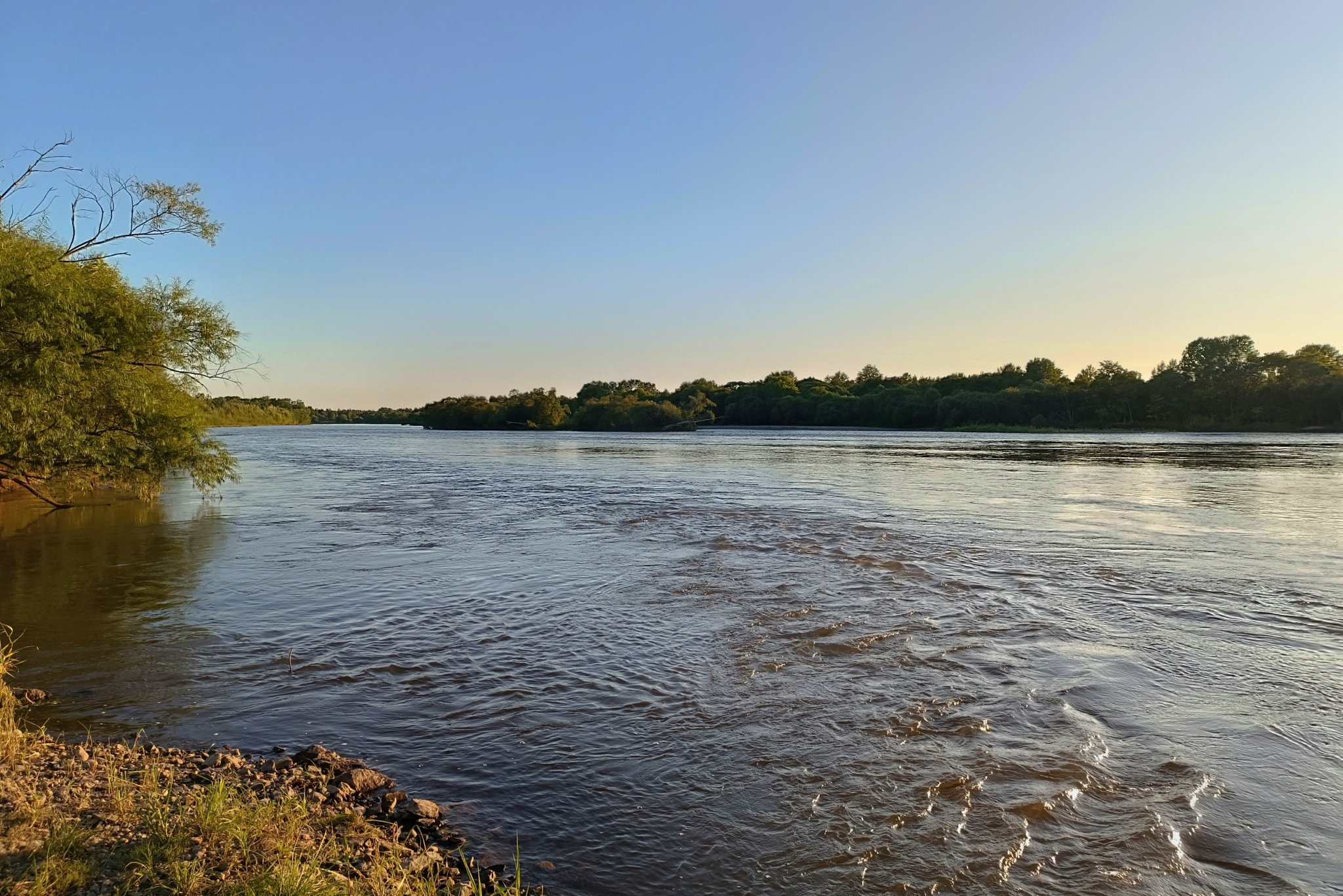 вода, река, берег, природа, водоем, экология, осень, лето, вечер, закат, рассвет, восход Рукомеда Е. М., ИА EAOMedia.ru