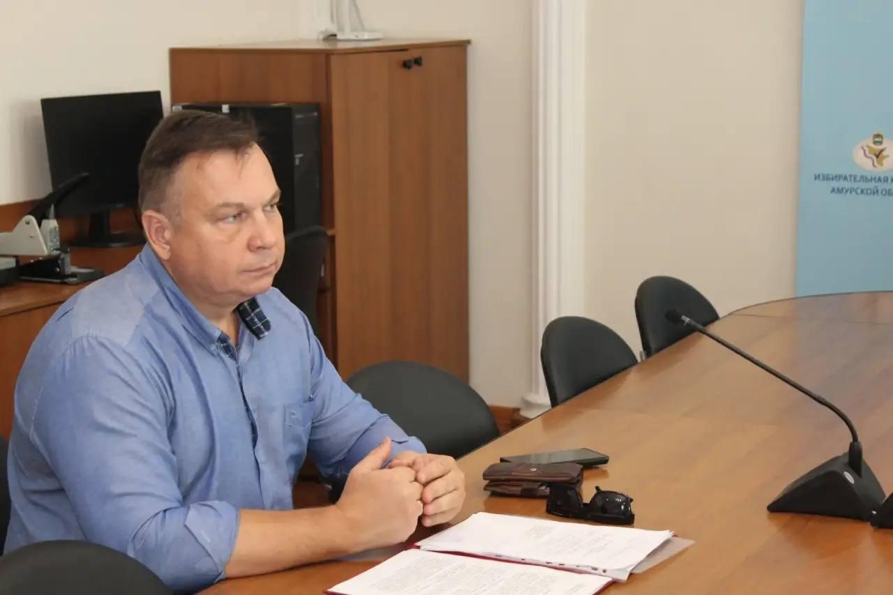 Роман Кобызов представляет на выборах партию КПРФ избирательная комиссия Амурской области