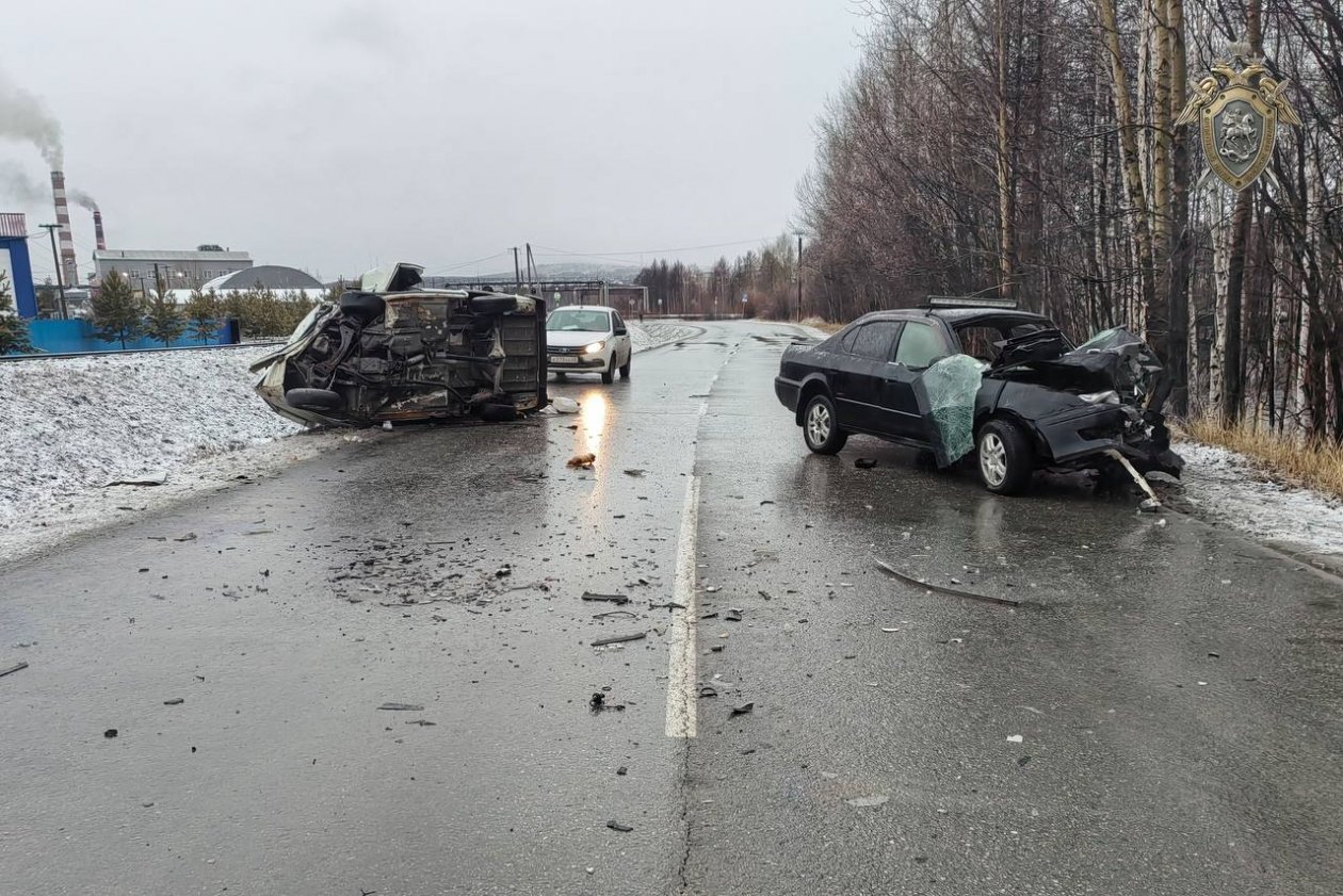 &quotШестерка&quot и Toyota Camry столкнулись на встречной полосе СУ СК России по Амурской области