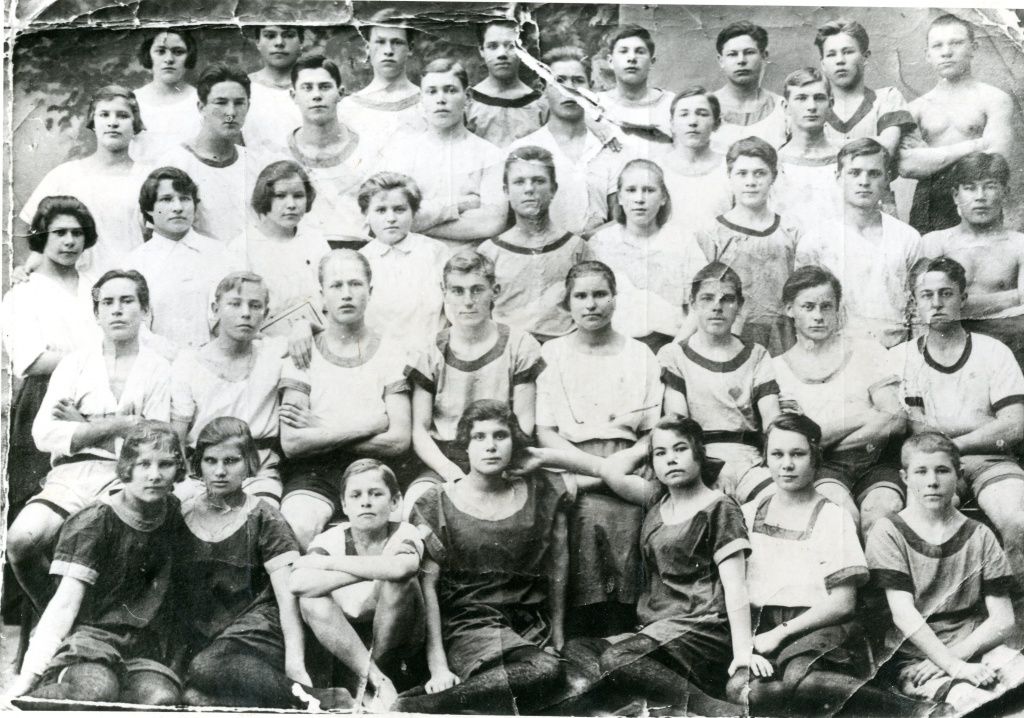 1923 год – в день 5-летия Красной армии в городе состоялись первые спортивные выступления, в которых участвовали женщины.