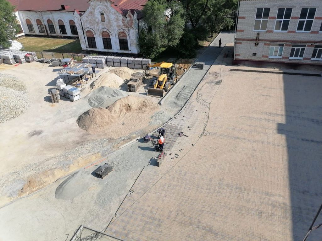 Модернизация двух школьных стадионов в Благовещенске, 2022 г.