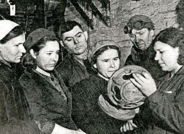 1941 г. Стахановцы-двухсотники литейного цеха завода "Амурский металлист"